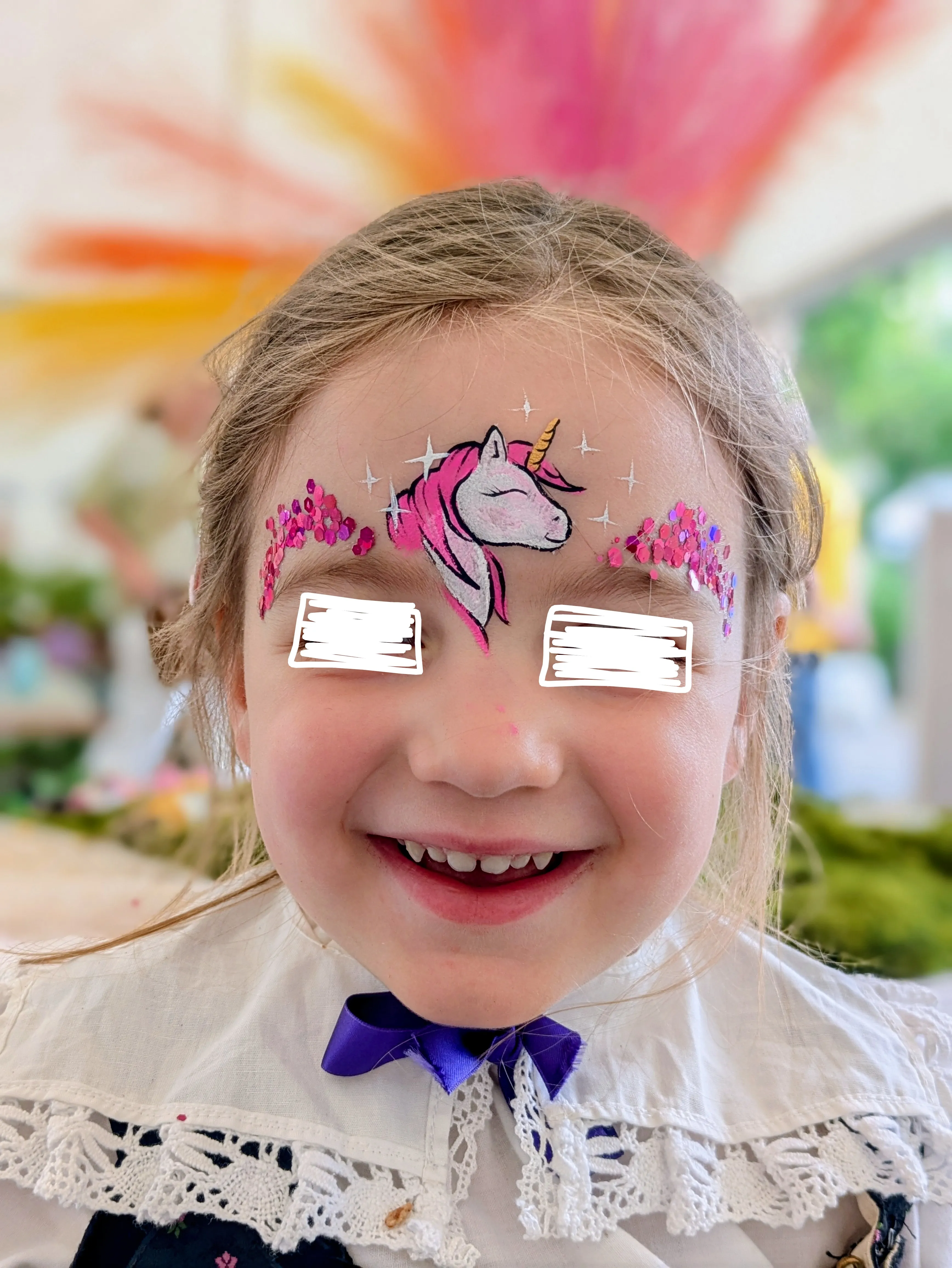 Maquillage artistique licorne rose et paillettes pour anniversaire enfant